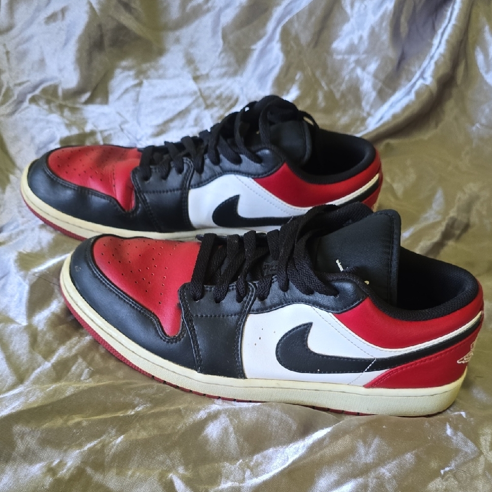 Nike Men's Red, Black, and White Sneakers